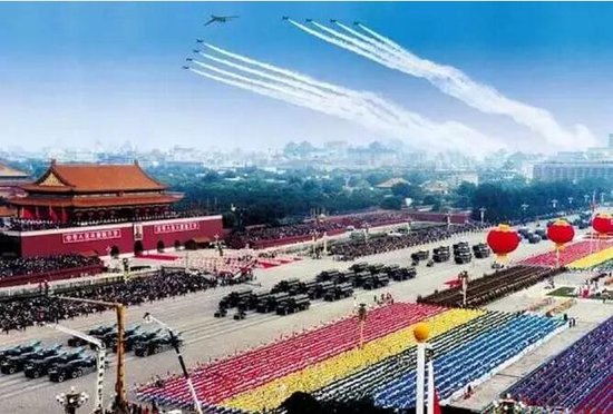 慶祝祖國輝煌，50周年國慶大閱兵高清完整版回顧，慶祝祖國輝煌，國慶大閱兵高清完整版回顧，共襄五十周年慶典盛況