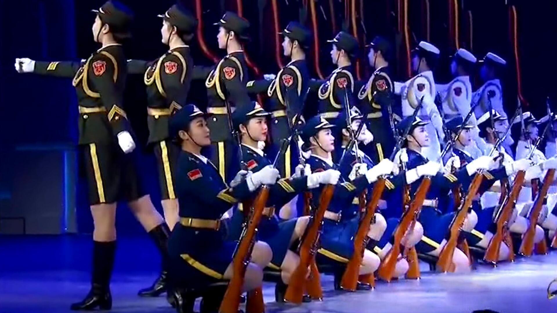 三軍女兵隊跳舞，展現(xiàn)力量與柔美的完美結(jié)合，三軍女兵隊舞蹈，力量與柔美的完美交融