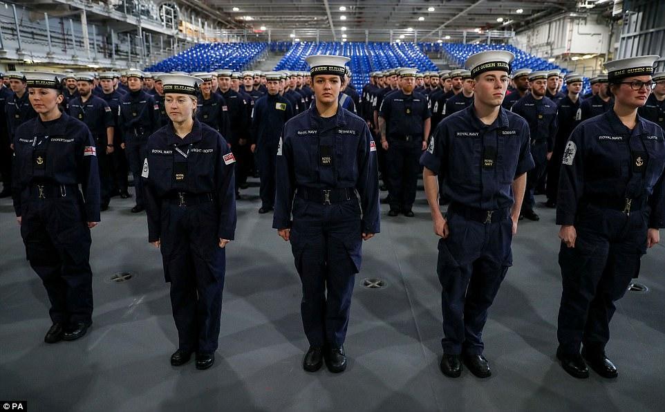 伊麗莎白女王號航母圖片，展現(xiàn)英國海軍力量的驕傲，伊麗莎白女王號航母展示英國海軍力量的風(fēng)采
