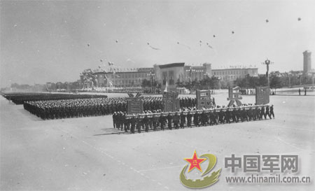 重溫歷史瞬間，探索1959年國(guó)慶閱兵視頻，重溫歷史瞬間，探索經(jīng)典，回顧1959年國(guó)慶閱兵盛況
