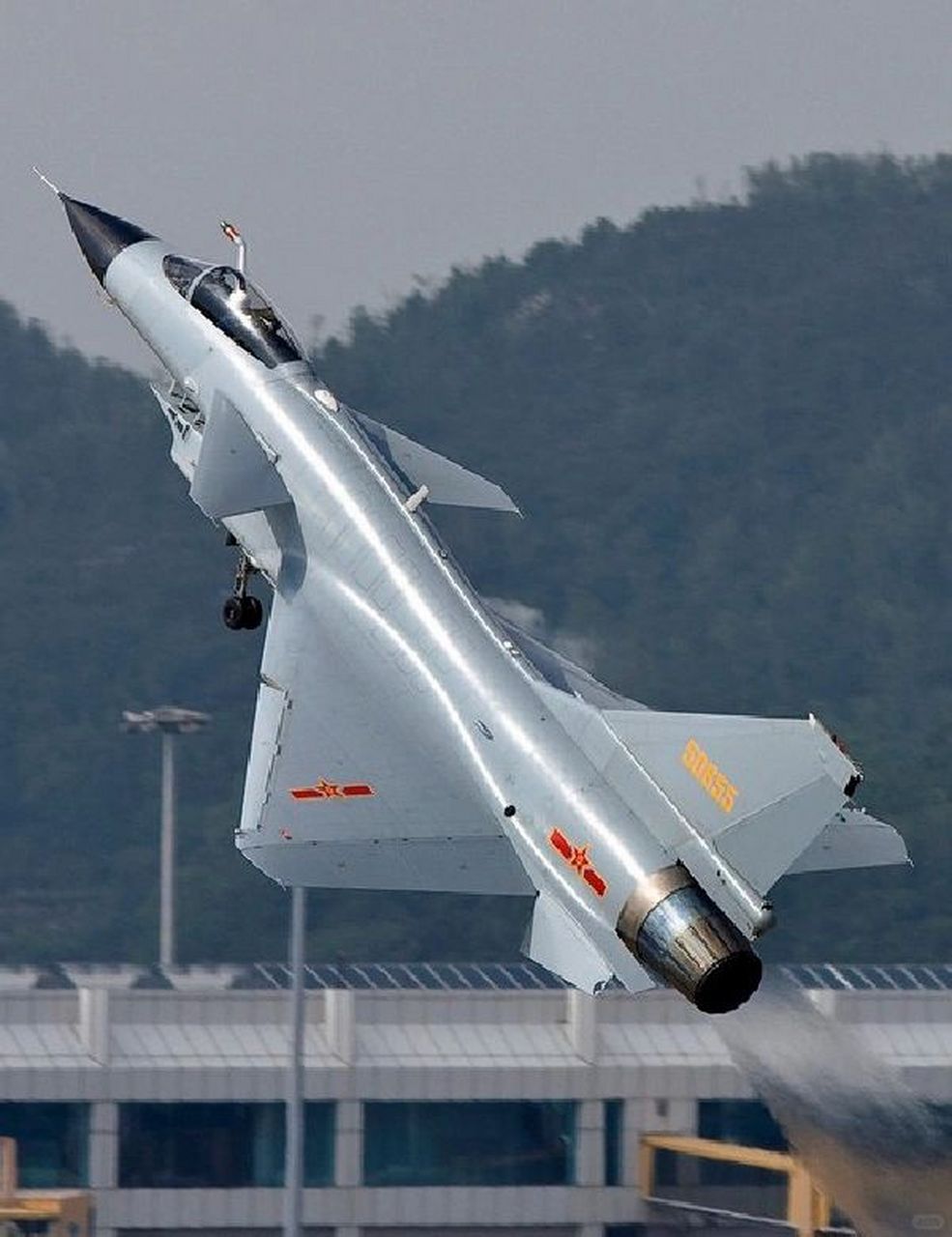 殲-10戰(zhàn)斗機(jī)是幾代機(jī)？全面解析中國(guó)空軍的主力戰(zhàn)機(jī)，中國(guó)空軍主力戰(zhàn)機(jī)殲-10戰(zhàn)斗機(jī)的全面解析，幾代機(jī)？
