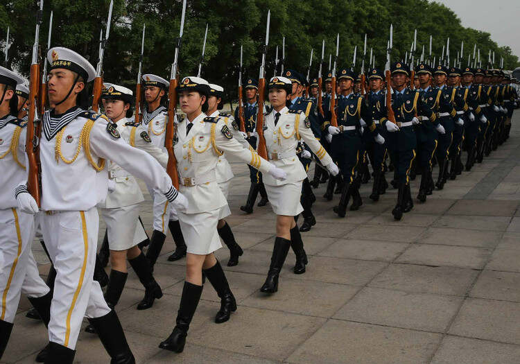 女兵儀仗隊(duì)照片大全，展現(xiàn)颯爽英姿的絕美瞬間，女兵儀仗隊(duì)風(fēng)采展示，颯爽英姿的絕美瞬間圖片大全