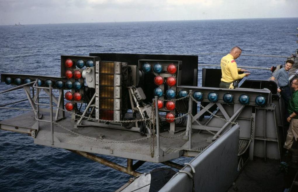 關(guān)于第二艘航母斷裂的視頻，深度解析與探討，深度解析與探討，第二艘航母斷裂事件視頻揭秘