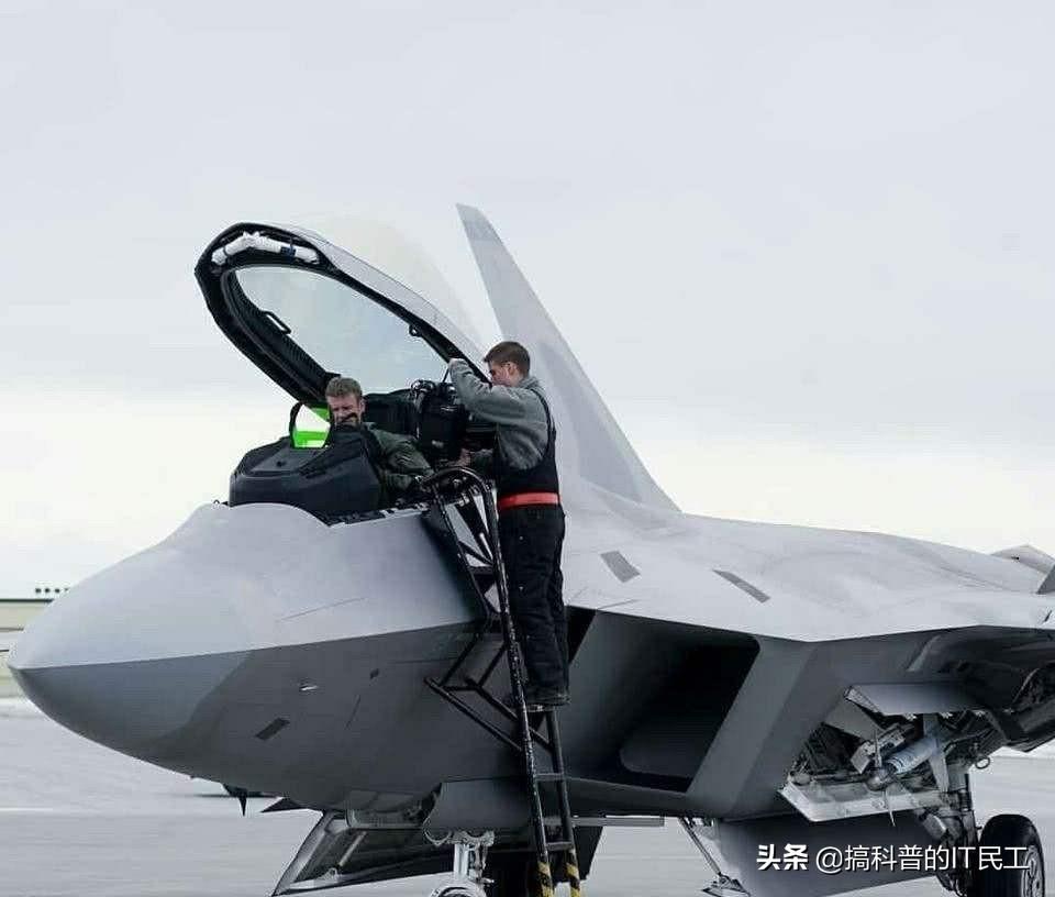 j20戰(zhàn)斗機(jī)