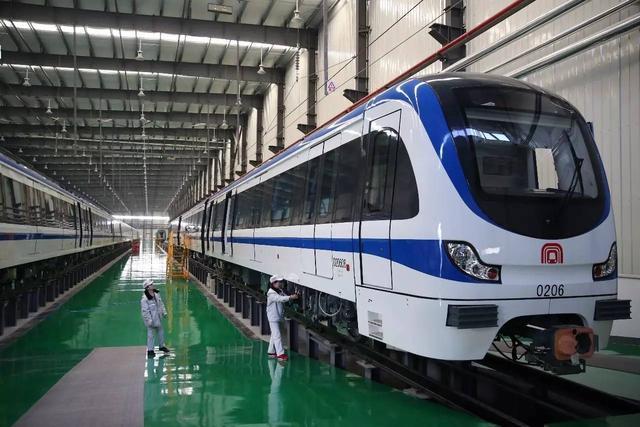 殲-31B戰(zhàn)機橫空出世，探索新一代中國空中力量之巔，殲-31B戰(zhàn)機亮相，新一代中國空中力量巔峰探索