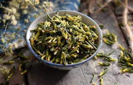 蓮子心泡水喝的功效與禁忌，蓮子心泡水喝的功效及禁忌解析