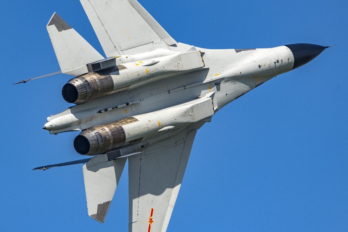 殲-11BS戰(zhàn)斗機(jī)，性能卓越與先進(jìn)技術(shù)的完美結(jié)合，殲-11BS戰(zhàn)斗機(jī)，卓越性能與尖端技術(shù)的完美融合