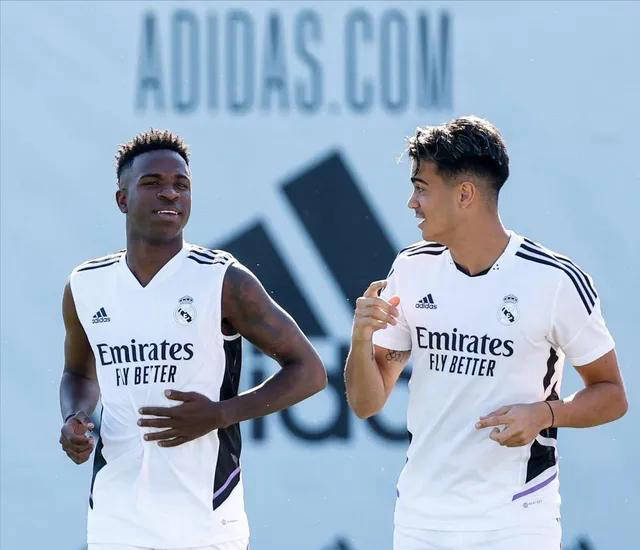 澳門正版免費大全，探索未來的機遇與挑戰(zhàn)（2025展望），澳門正版免費大全，未來機遇與挑戰(zhàn)展望（2025年展望）