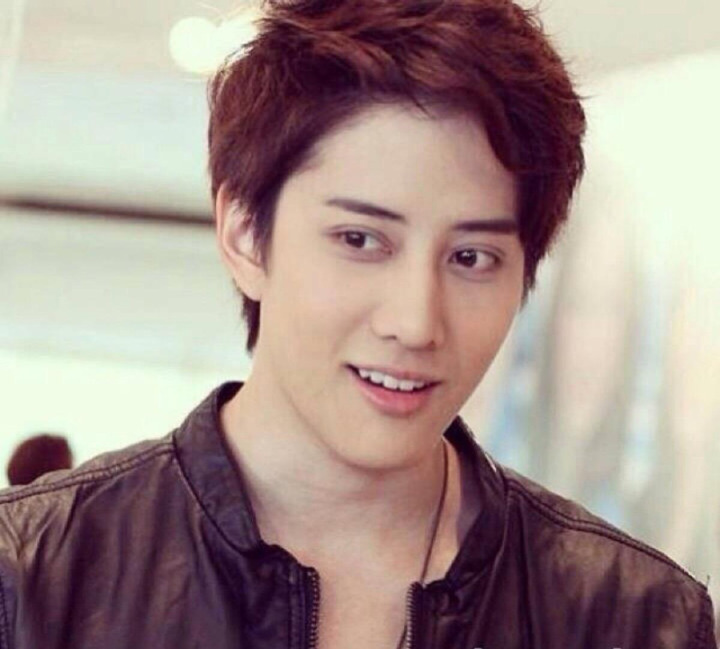 泰國(guó)明星Mike個(gè)人資料，揭秘泰國(guó)炙手可熱的演藝新星，泰國(guó)演藝新星Mike的個(gè)人資料揭秘，探尋炙手可熱的演藝新星之路