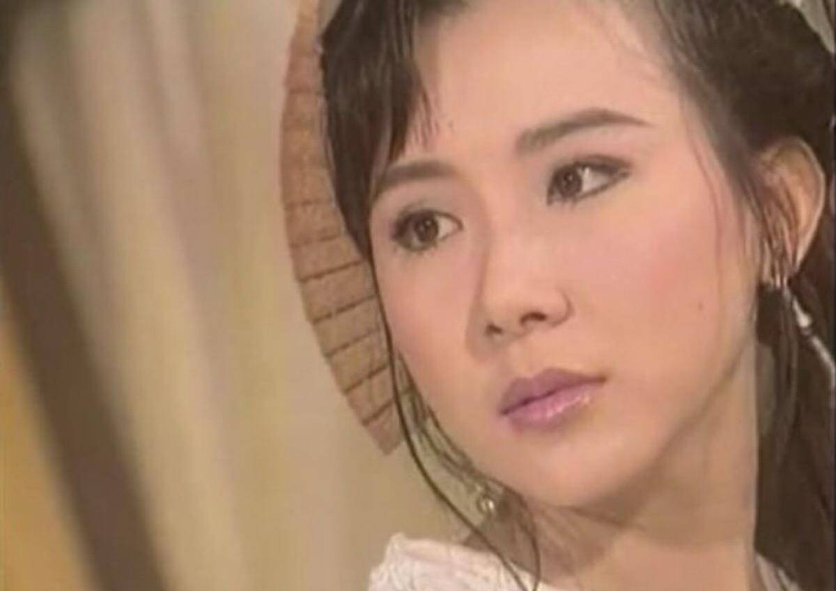 整容毀掉的女星都有誰(shuí)，深度探討與反思，深度探討與反思，整容遺憾，哪些女星因整容失去光彩？